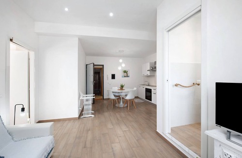 Varazze Apartment | Rosa Corallo Deluxe – Historic Center Apartment with Wi-Fi and Air Conditioning