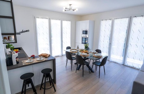 Pesaro Apartment | Rossini Home Pesaro vicino al Teatro Rossini by Yohome