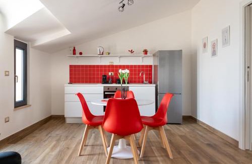 Marta Apartment | Rosso Rubino - Mansarda Vista Lago a Marta