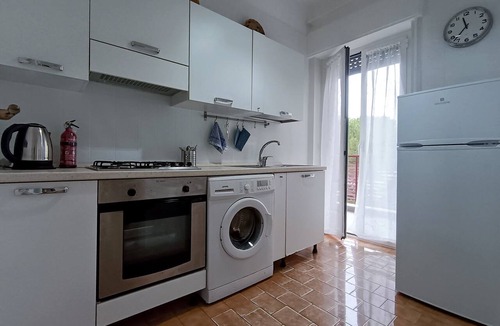 Modugno Apartment | Route 96 Guest House: Kitchen, Terrace, Parking, Airport, Vacations in Puglia, Bari