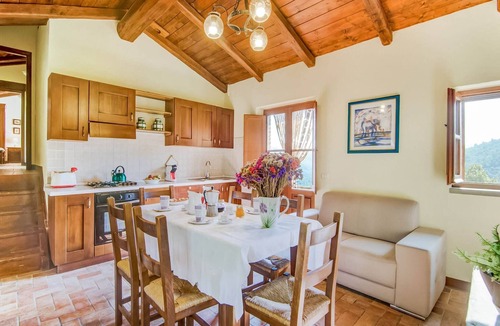 Monte Santa Maria Tiberina House | Rustic Serenity Farmhouse