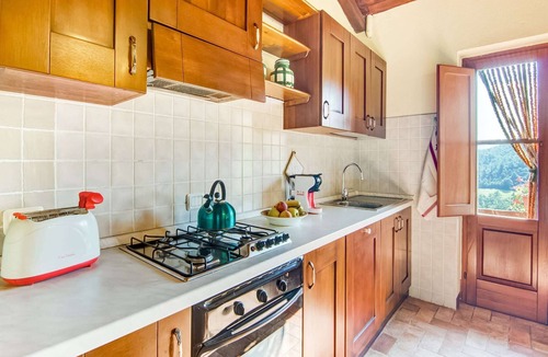 Monte Santa Maria Tiberina House | Rustic Serenity Farmhouse