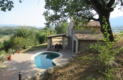 Civitella Casanova House | Rustic stone house with a modern touch