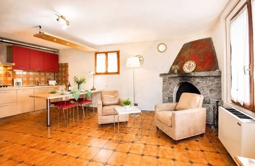 Piancassone House | Rustico La Vigna by Lago Reisen