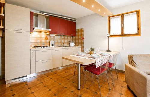 Piancassone House | Rustico La Vigna by Lago Reisen