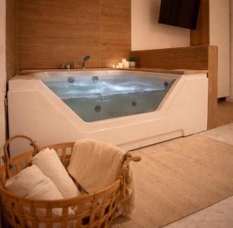 Ogliara Apartment | Salerno casa con jacuzzi privata e cinema