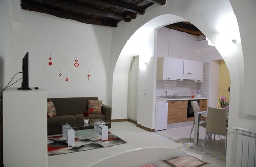 Historical Downtown Salerno Apartment | SALERNO CENTRO LUCI D'ARTISTA AMALFI COAST