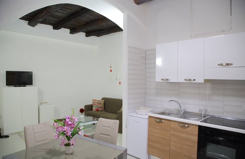 Historical Downtown Salerno Apartment | SALERNO CENTRO LUCI D'ARTISTA AMALFI COAST