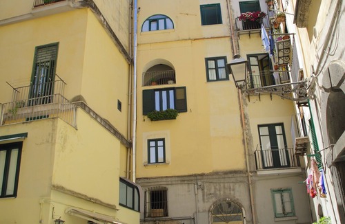 Historical Downtown Salerno Apartment | SALERNO CENTRO LUCI D'ARTISTA AMALFI COAST