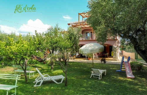 Villammare Apartment | Salvia cosy holiday home, 3 min walk to beach