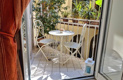 Quartieri Spagnoli Apartment | San Carlo Apartment - Piazza del Plebiscito -