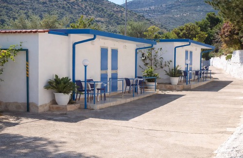 Mattinata House | San Michele - 3 - Bungalow with Sea View Window, Wi-Fi and Air Conditioning