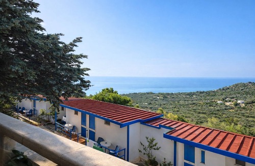 Mattinata House | San Michele - 3 - Bungalow with Sea View Window, Wi-Fi and Air Conditioning