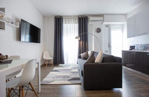 Quarto Cagnino Apartment | San Siro's Lights " Metro 3 Minutes, Stadium 5 Minutes"