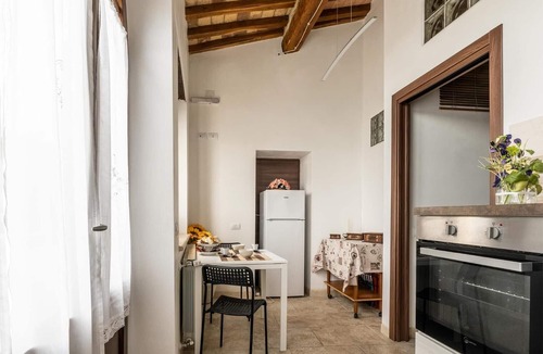 Montalcino Apartment | Sant'Antimo Montalcino Holiday Home with Garden View and Private Parking