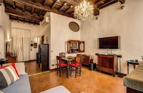 Trastevere Apartment | santa cecilia apartment