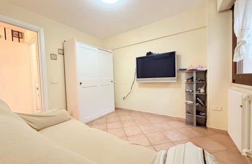 Senigallia Apartment | SE203 - Senigallia, trilocale a pochi passi dal mare con portico e posto auto