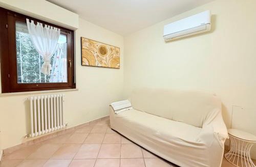 Senigallia Apartment | SE203 - Senigallia, trilocale a pochi passi dal mare con portico e posto auto