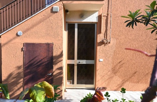 Marotta Apartment | SE247- Marotta, three-room apartment with equipped courtyard near the sea