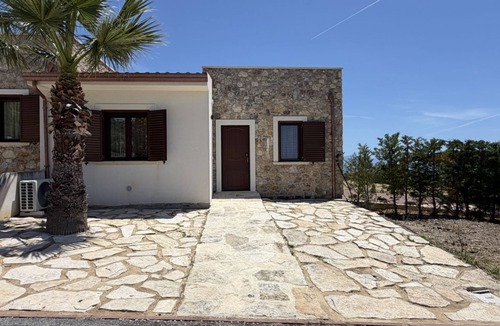 Bonifati Apartment | Sea-view apartment with a pool