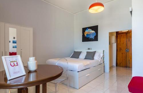 Mergellina Apartment | Seaview Apartment in Posillipo by Wonderful Italy