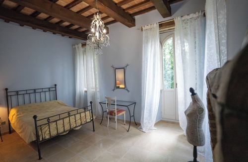 Amandola House | Secluded Marche Hillside Retreat — shared pool, estate grounds & alfresco dining