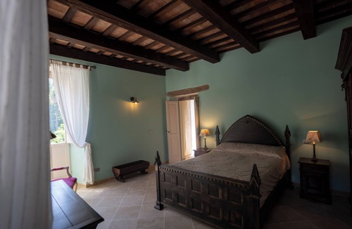 Amandola House | Secluded Marche Hillside Retreat — shared pool, estate grounds & alfresco dining