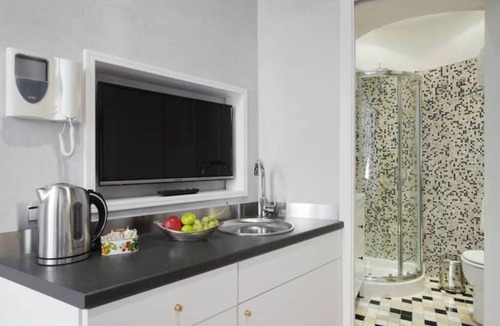 Rione IX Pigna Apartment | Secret Studio Retreat in the Heart of the Ghetto by Houseeds