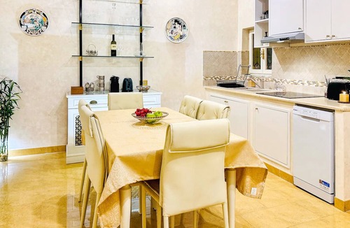 Repubblica Apartment | Signature luxury equipped with period frescoes-Barberini Square and Via Condotti