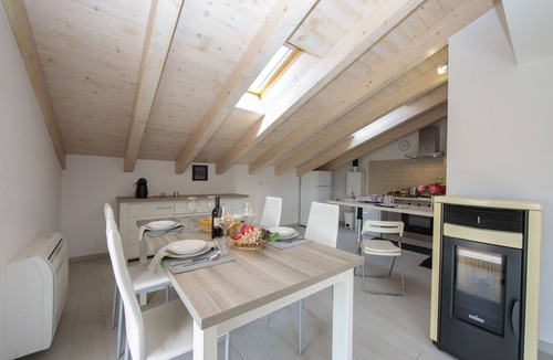Angera Apartment | Silver Lake lake shore with Balcony&Air-Co, Angera, Italy