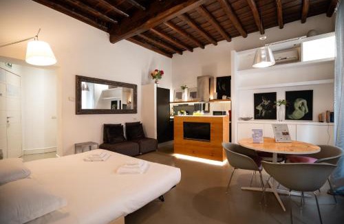 Rione IV Campo Marzio Apartment | Silver Spanish's steps