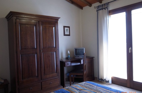 Fornole House | Simple and pretty room