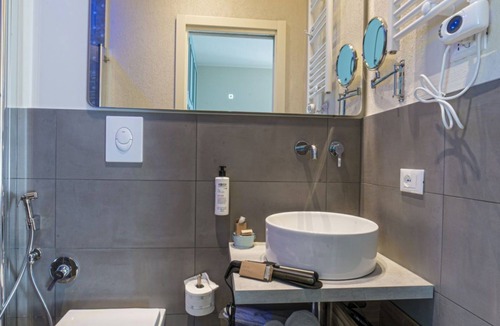 Pescara Bed & Breakfast | Single room with double bed, private bathroom 700mt from the airport