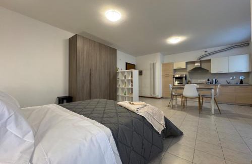 Castel San Pietro Terme Apartment | Smart Business&Travel Flat - Free Private Parking