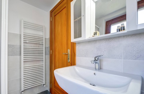 Donnas Bed & Breakfast | 'Smeraldo' Room with Mountain View and Wi-Fi
