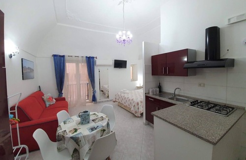 Gaeta Apartment | SoleLuna Gaeta seafront vacation home. Small pets welcome.