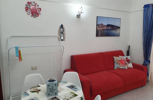 Gaeta Apartment | SoleLuna Gaeta seafront vacation home. Small pets welcome.