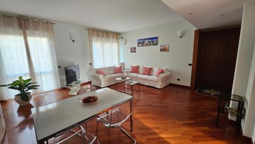 San Donato Milanese Apartment | South Milan Family & Business home