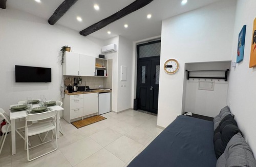 Montecalvario Apartment | Spaccanapoli House 42 starting point for visiting Naples
