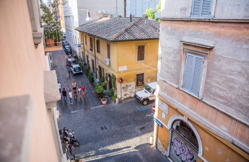Vatican Apartment | Spacious 3-rooms flat with sunny Terrace at the Vatican!