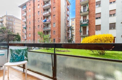 Milan Apartment | Spacious 4-Bed 2-Bath, 3 min Walk to M1 Bande Nere