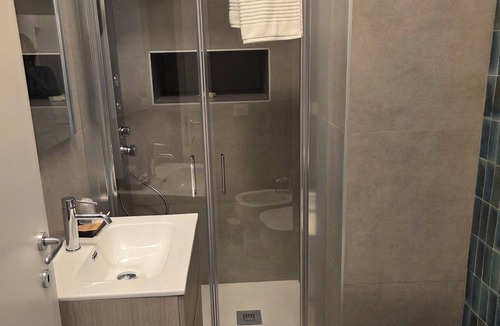 Mergellina Apartment | Spacious 4-bedroom apartment in gorgeous Napoli with AC, near the beach and sea.