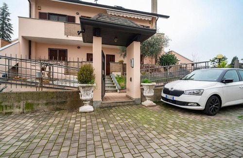 Lainate Apartment | Spacious Accommodation in Lainate - 2 Large Bedrooms for 4