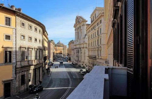 Navona Apartment | Spacious City Retreat Overlooking Rome’s Historic Streets