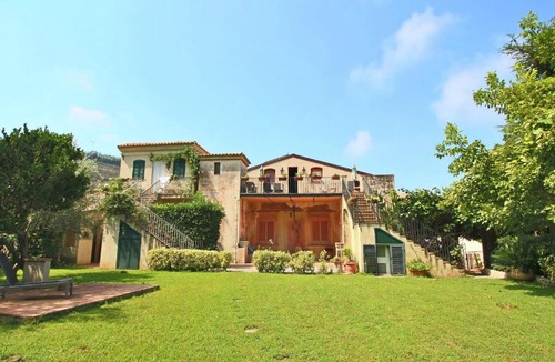 Fitili House | Spacious Mansion in Parghelia near Sea