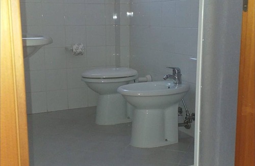 Pineto Bed & Breakfast | Spacious quadruple room a stone throw from the sea