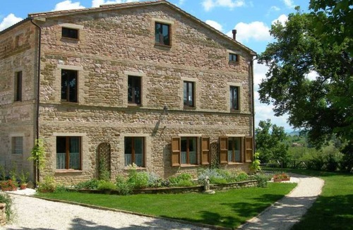 San Ginesio Apartment | Spacious, stylish apartment with stunning views of the Sibillini Mountains