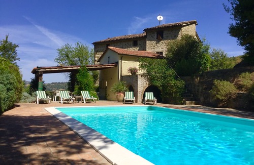 Bivio Lugnano Villa | Spacious Villa in Tranquil Setting with Solar Heated Pool, Views and Wifi