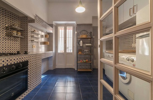 Rione II Trevi Apartment | Spanish Steps 6 Pax Apartment
