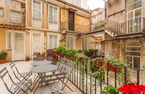 Rione III Colonna Apartment | Spanish Steps Deluxe Apartment